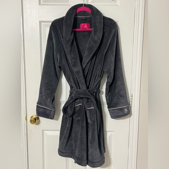 Victoria's Secret Other - VICTORIA SECRET Fleece Robe Gray w/pink piping